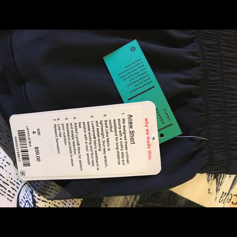 NEW NEVER WORN ANEW LULULEMON SHORT SIZE 4